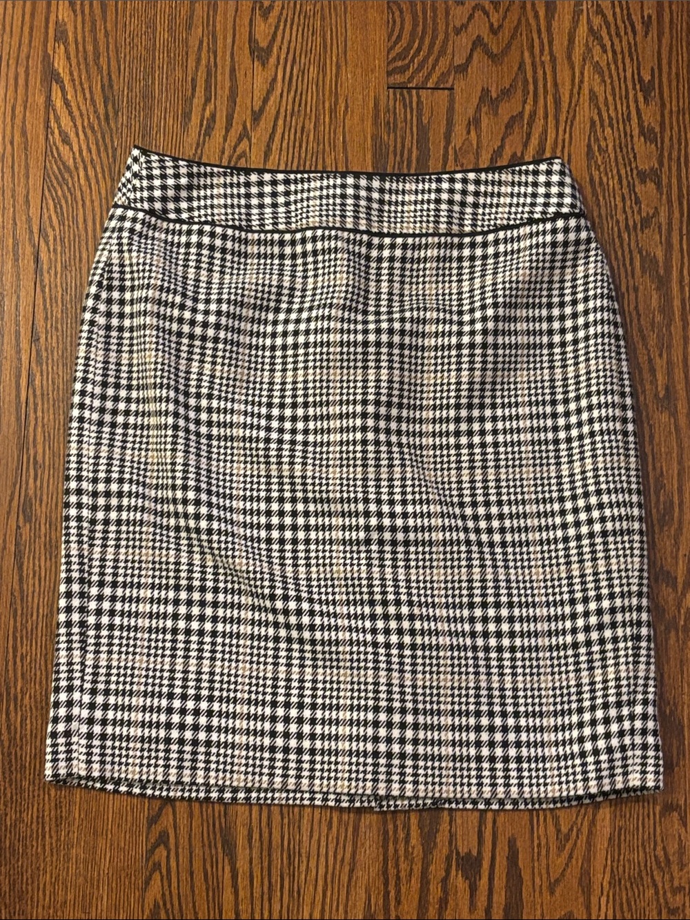 Banana Republic Black and White Houndstooth Pencil Skirt